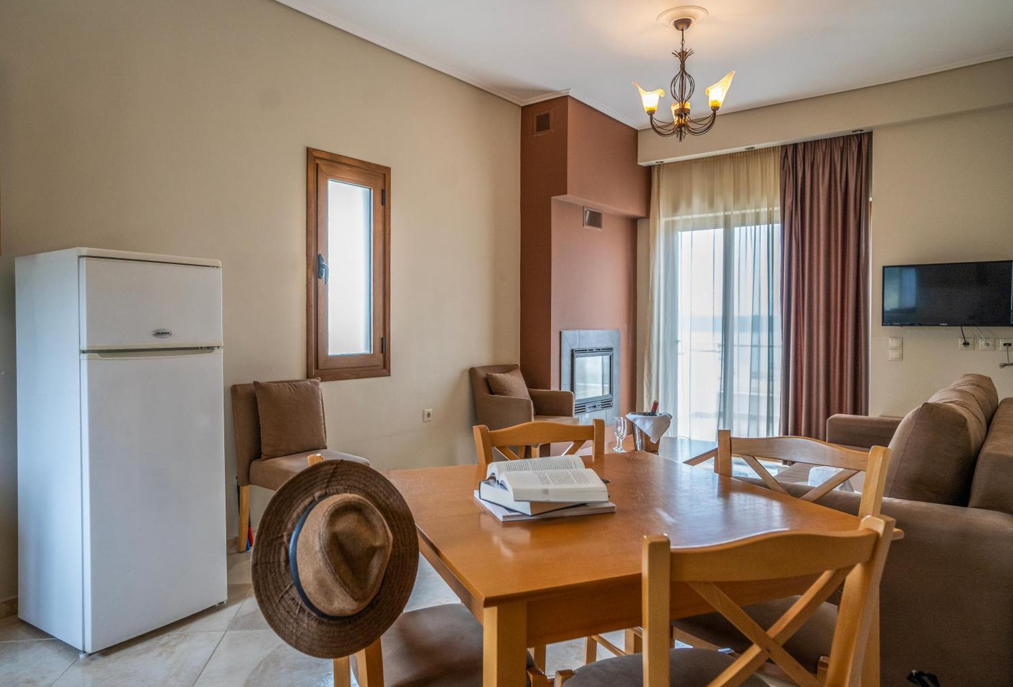 Evia Hotel & Suites Marmari  Extérieur photo