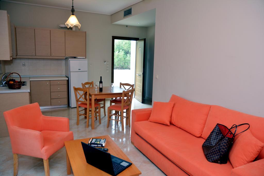 Evia Hotel & Suites Marmari  Extérieur photo